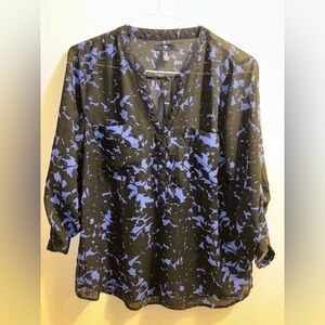 Gap women’s shirt, size L
Used but in good condition